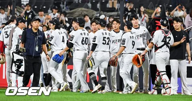 [사진]3연승 KT, 1위 탈환