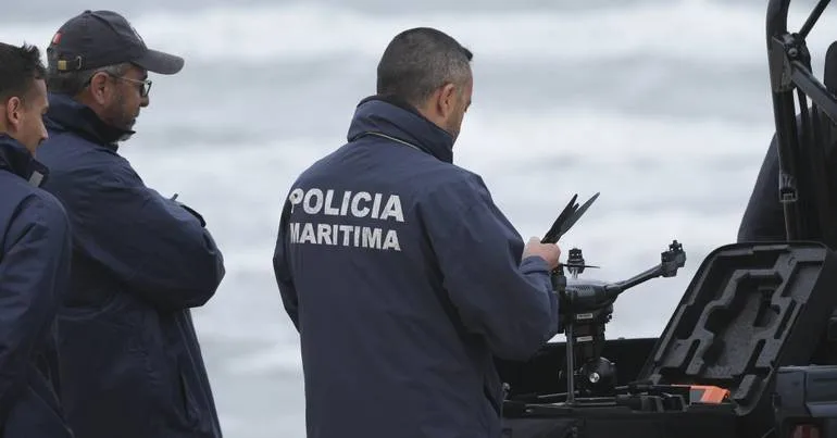 Polícia Marítima portuguesa resgata migrantes na Grécia