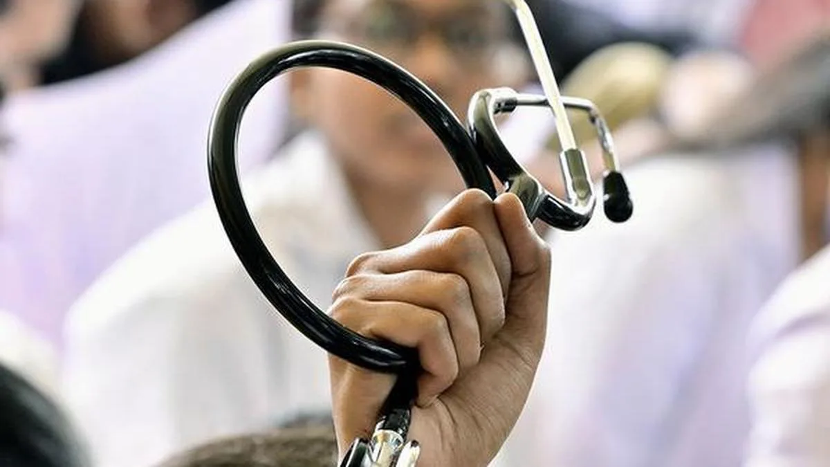 Palakkad Medical College house surgeons call off strike