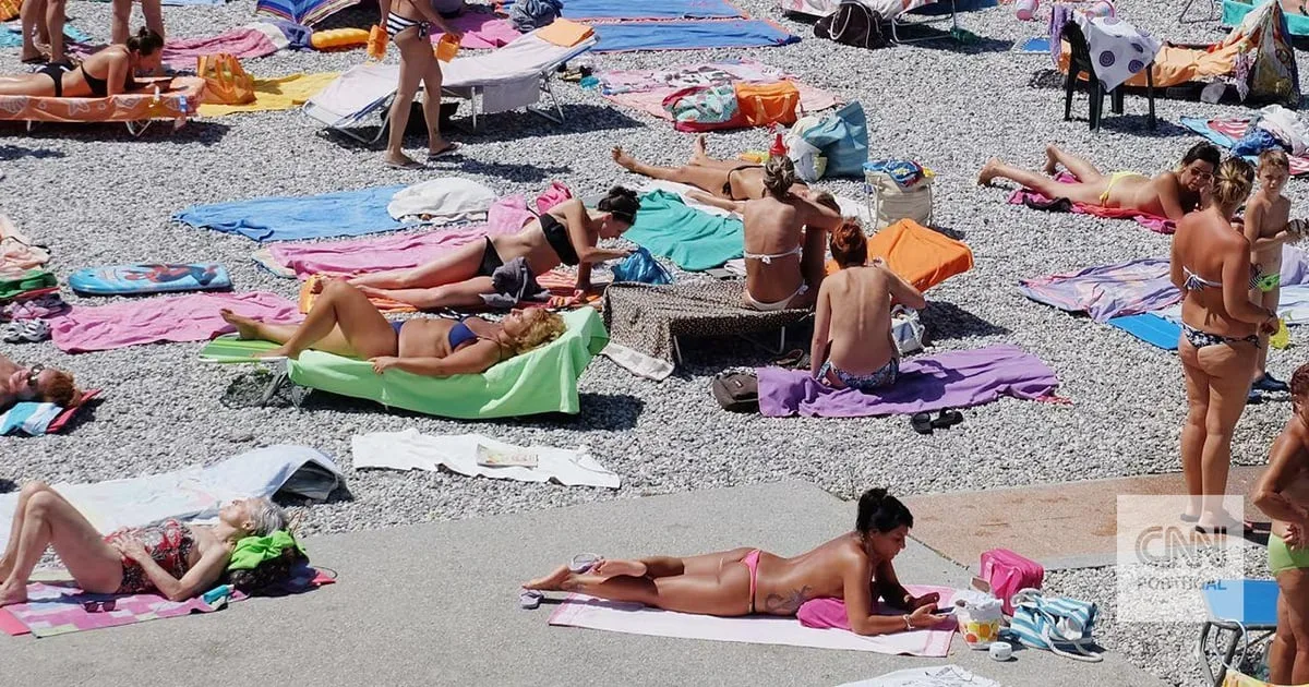 "Não é sexista, é um símbolo de liberdade". Esta é a última praia da Europa que separa banhistas por género - e as mulheres adoram