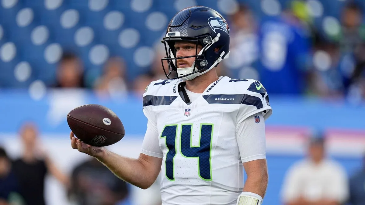 Report: Seahawks’ Darnold expected to miss time with hip injury