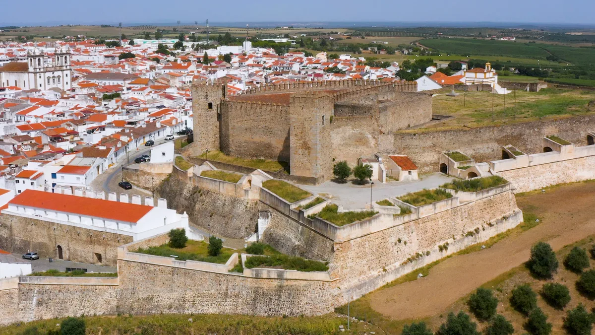 "O Resto é Paisagem" foi até Campo Maior, vila "leal e valorosa" que enfrentou franceses e onde flores se fazem sempre que o povo quer