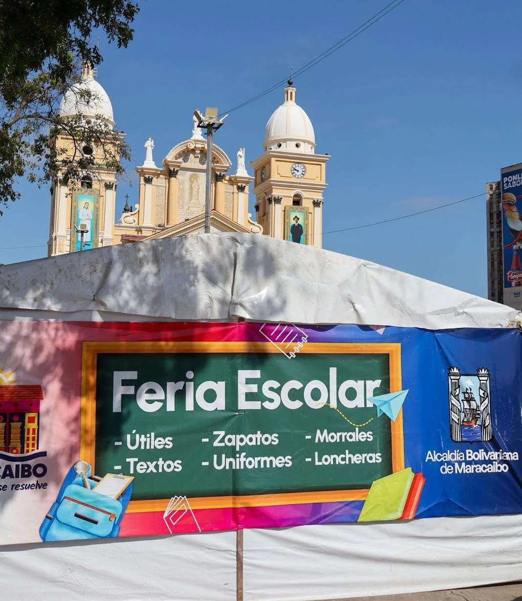 Abrió Feria Escolar de la Alcaldía de Maracaibo en la plazoleta de la Basílica