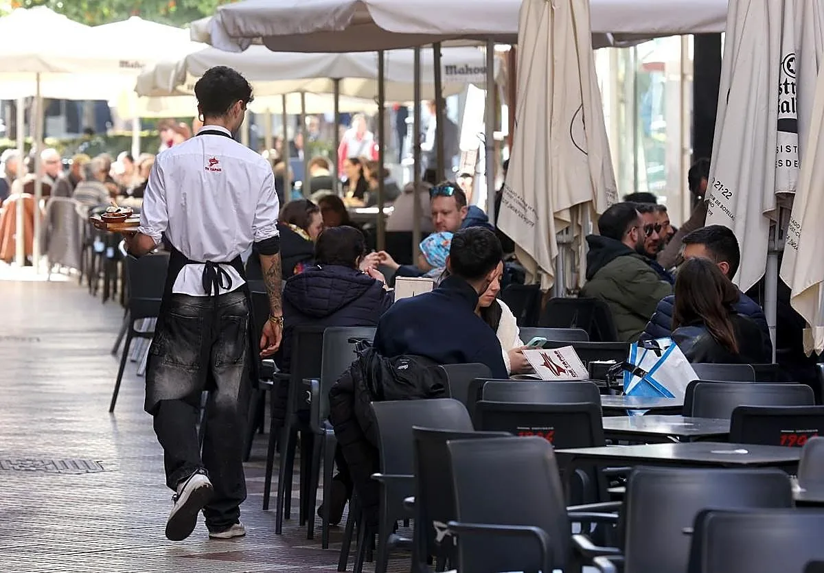Servicios y construcción tiran del desempleo en agosto, que suma 545 parados más en Córdoba