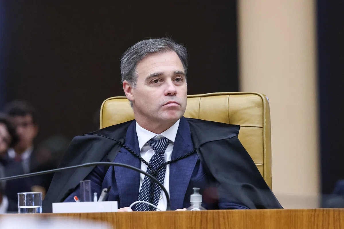 André Mendonça fez implante capilar com irmão de advogado de Daniel Vorcaro