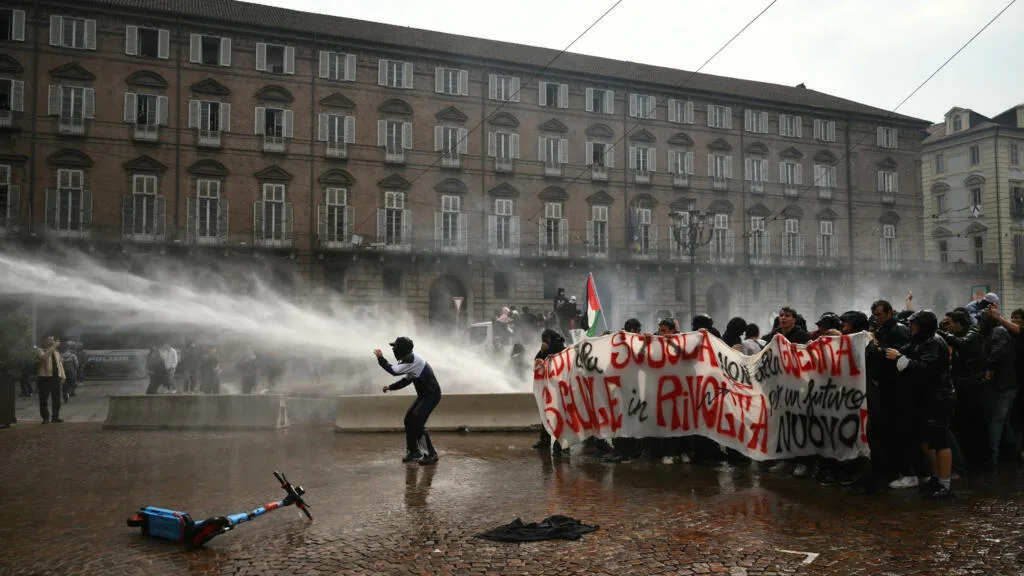 Protestos estudantis na França se espalham e chegam à Itália; país terá manifestações no sábado