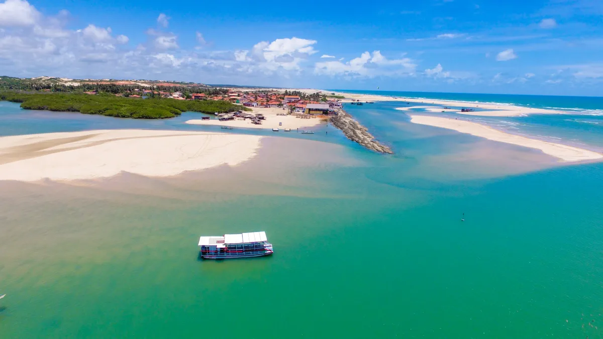 28 metros e recorde no Guinness: a montanha-russa aquática mais alta do mundo fica na cidade que foi capital do Ceará antes de Fortaleza