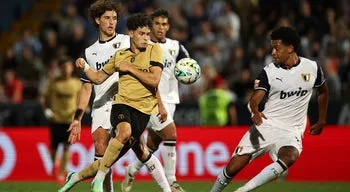 Sporting atrasa-se ao empatar em Famalicão com autogolo de Gonçalo Inácio