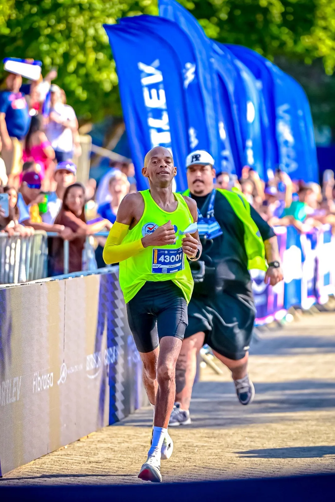 Leonardo Alves conquista pela terceira vez a Maratona de Vitória