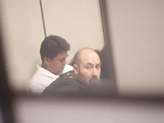 Arrêté pour tentative de féminicide, consultant de l’extrême droite latino-américaine... Qui est Fernando Cerimedo ?