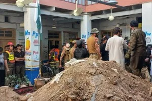Teto de escola desaba no Paquistão e deixa ao menos 35 mortos, a maioria crianças