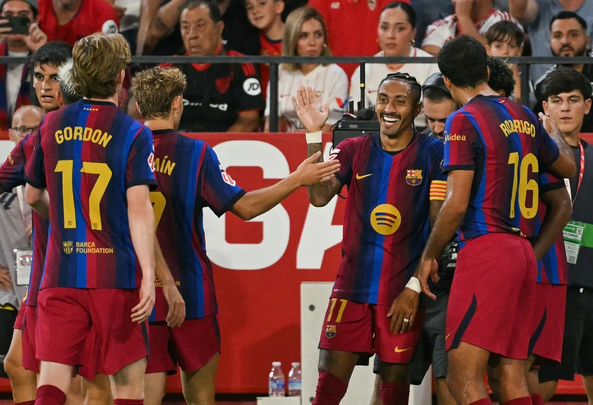 Hat-trick de Raphinha permitió al Barcelona remontar ante el Sevilla y seguir invicto en LaLiga