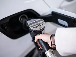 Initiative mit Frankreich: Bilger will E20-Sprit zum Durchbruch verhelfen