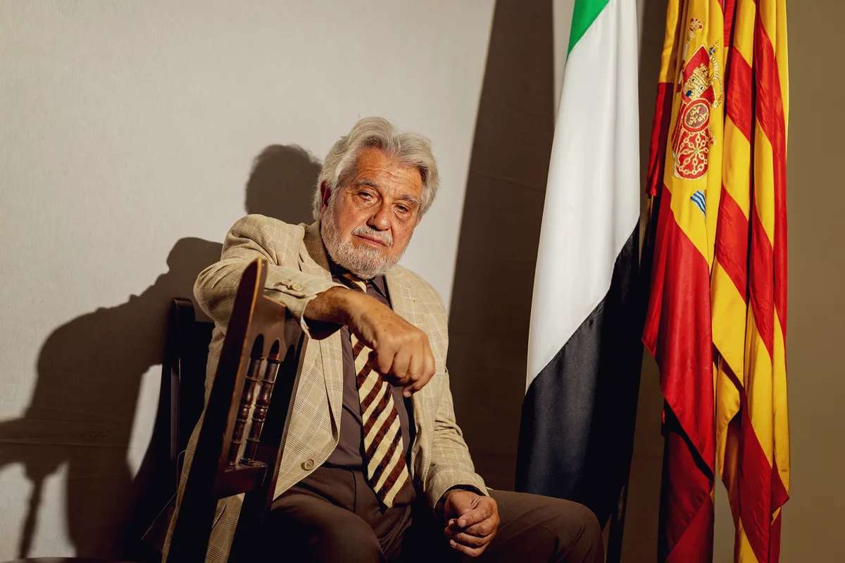 Pruden, un rebelde anti independentista en el Hogar Extremeño de Barcelona: "Illa es templado... pero los problemas siguen"