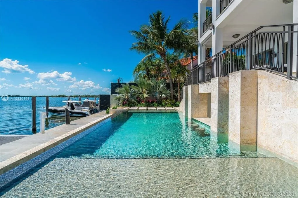 LeBron James compró una casa de 1294 metros frente al mar y en 5 años se vendió por US$18.5 millones