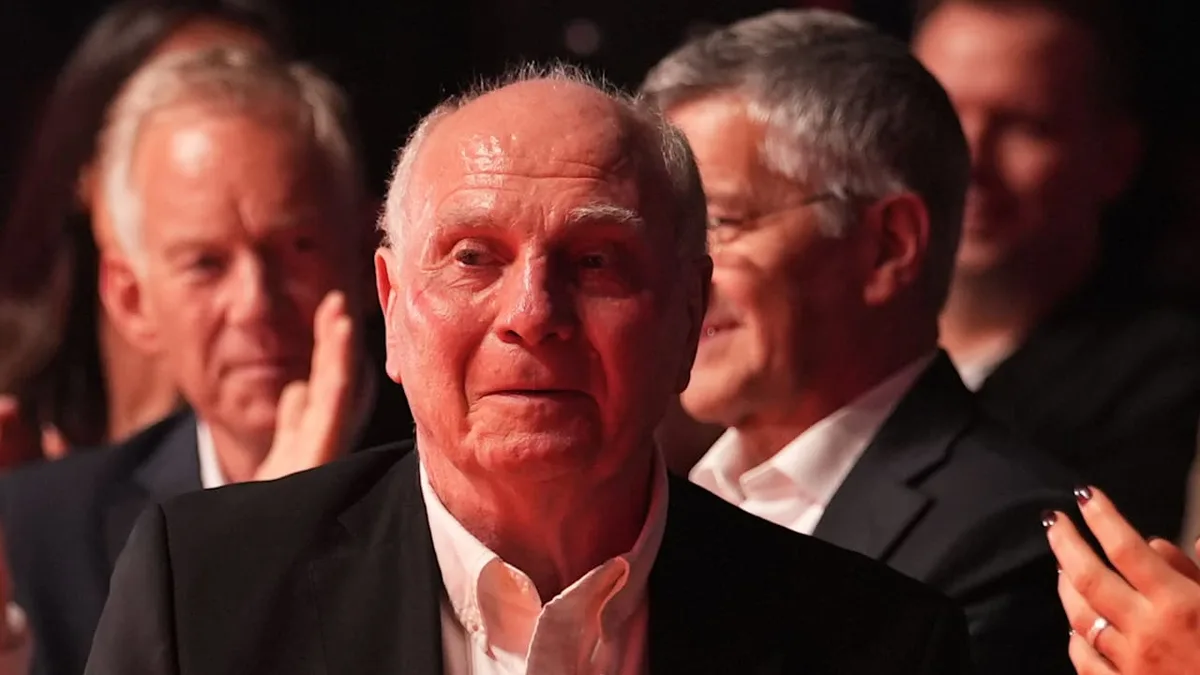 Emotionalste Moment des SPORT BILD-Awards - Das Video seines Lebens rührte Hoeneß zu Tränen