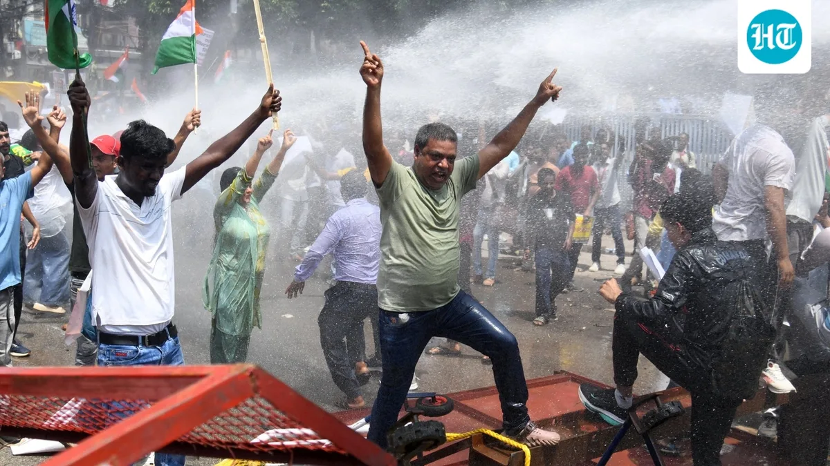 Patna student protest LIVE: Bihar BPSC protesters break barricades as water cannons turn into ‘rain dance’, detained