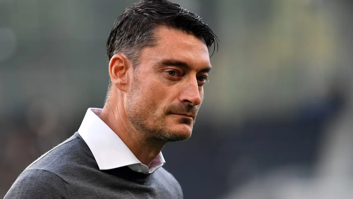 Er wittert eine Verschwörung - Ex-Frankfurt-Trainer wütet gegen deutschen Schiri