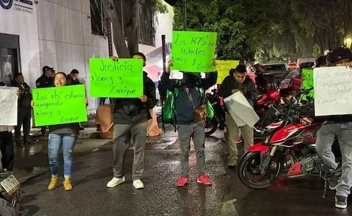 Repartidores protestan frente a Fiscalía CDMX tras detención de 5 personas acusadas de extorsión; exigen justicia para dos compañeros
