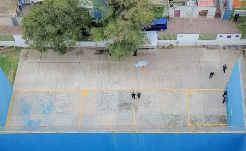 Matan a tiros a sujeto dentro de deportivo en alcaldía Azcapotzalco; agresor logra escapar