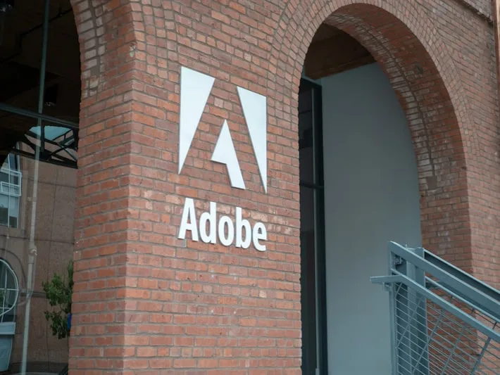 Como um desenvolvedor usou IA para clonar programas da Adobe e Microsoft?