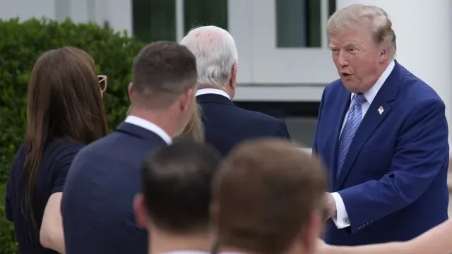 Trump diz que Irão está "em colapso total" antes de novas sanções