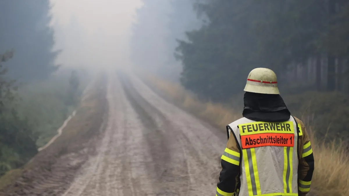 Rauch in NRW: Waldbrand im Hohen Venn rückt nicht weiter vor – doch Wind bringt neue Gefahren