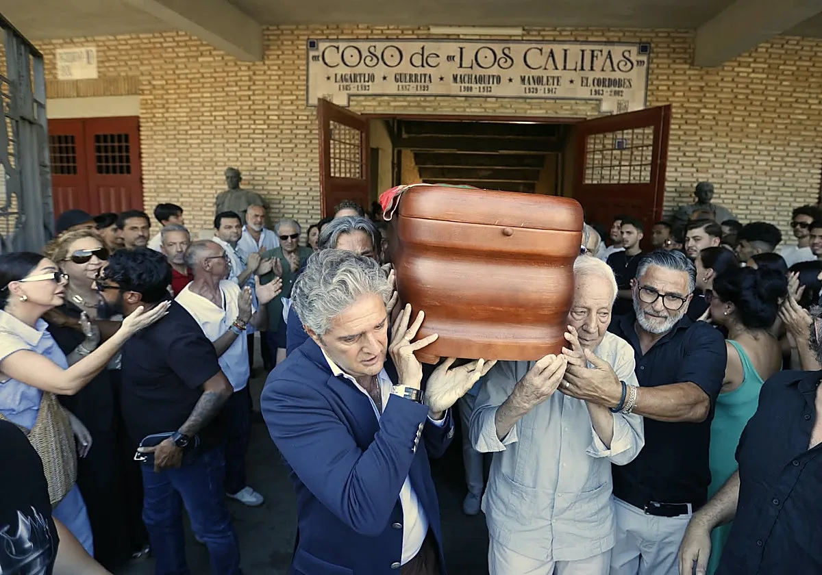 El mundo del toreo despide a Cayetano de Julia en Los Califas: «Ha sido un palo muy fuerte, todavía no nos lo creemos»
