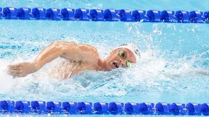 Exploit retentissant de Léon Marchand, sacré sur le 400 mètres nage libre des championnats d'Europe pour sa première finale internationale sur la distance