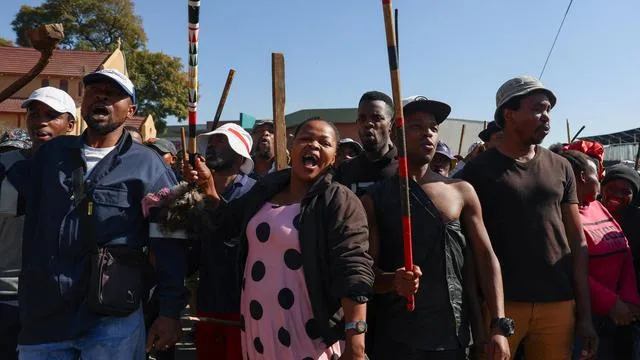 Proteste in Südafrika: Nigerianisches Parlament setzt offizielle Besuche in Südafrika aus