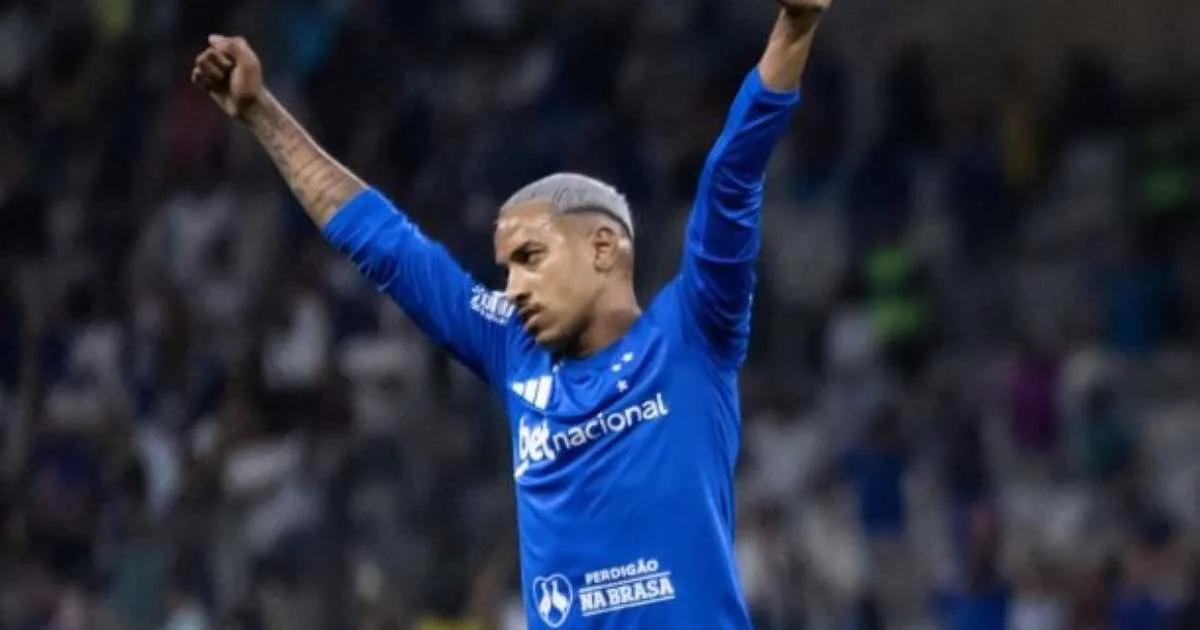 Cruzeiro vira no último lance e vence o Flamengo no Mineirão