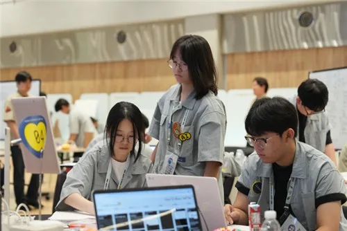 [AI프리즘] "수업 대신 실전"…지역 청소년의 AI 개발 도전