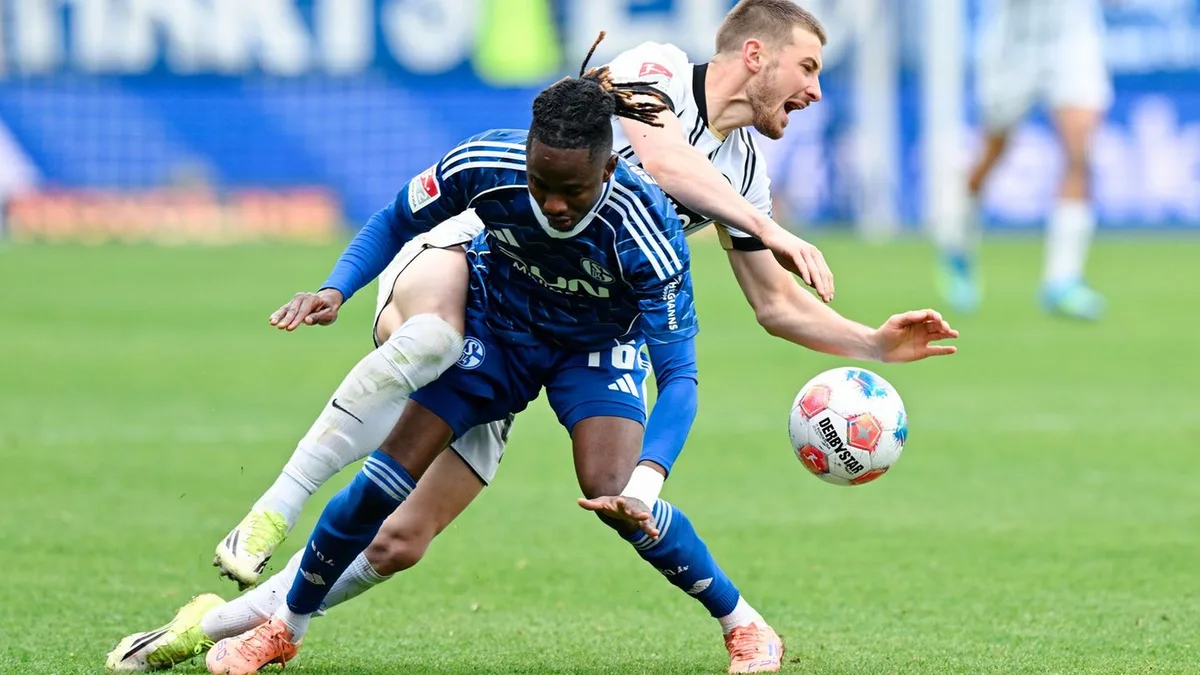 Transfers: Werder baut um: Mbangula weg, zwei neue Verteidiger da