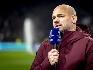 Une légende des Pays-Bas met ses trophées aux enchères…. Une relique de la Coupe du monde 2010 vendue pour 19 000€