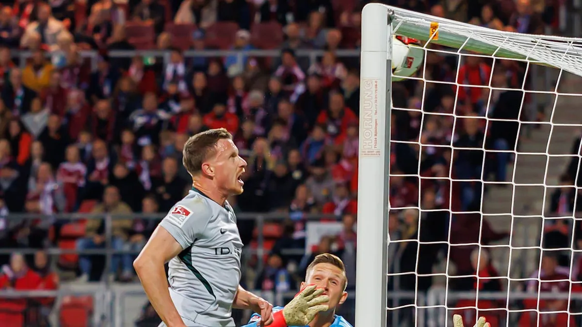 Kopfball aus 1 Meter - Wahnsinn, dass DER nicht drin ist!