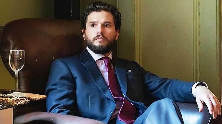 Kit Harington substitui Nicholas Hoult em série da HBO sobre Harry Potter