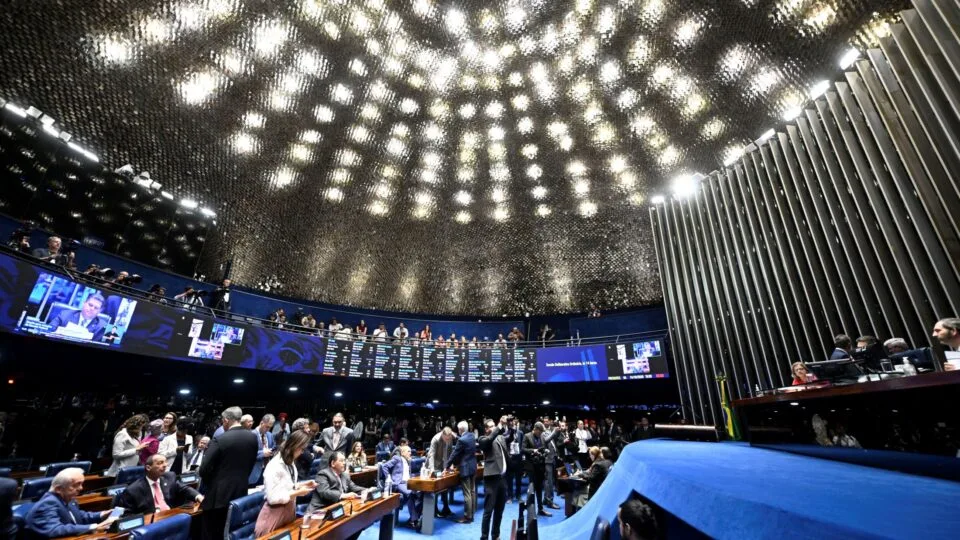 Como votou cada senador na PEC do fim da escala 6×1