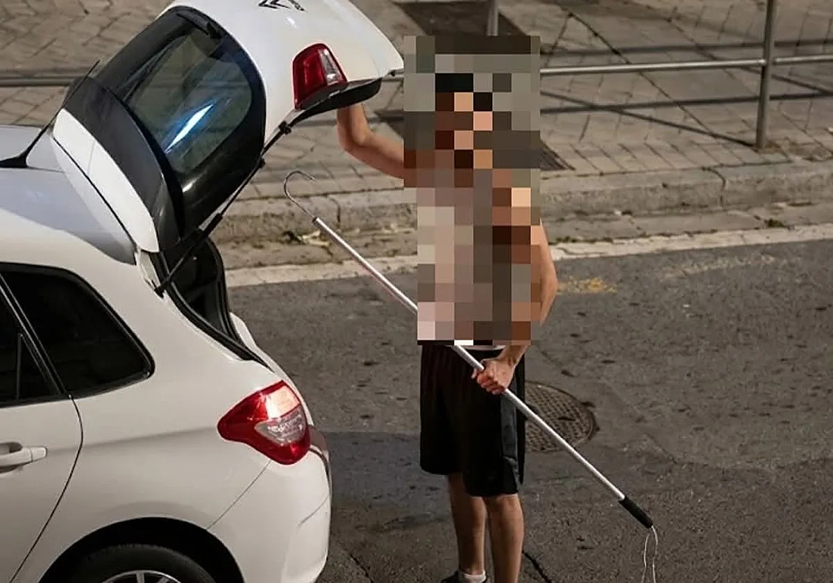 Clava a la pared con un gancho a un hombre en una discusión de tráfico en Granada