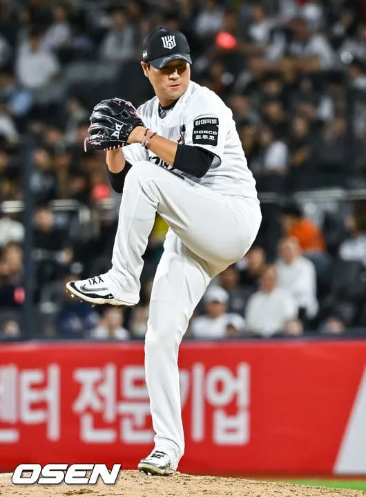 [사진]KBO 3번째 900경기 출장하는 우규민