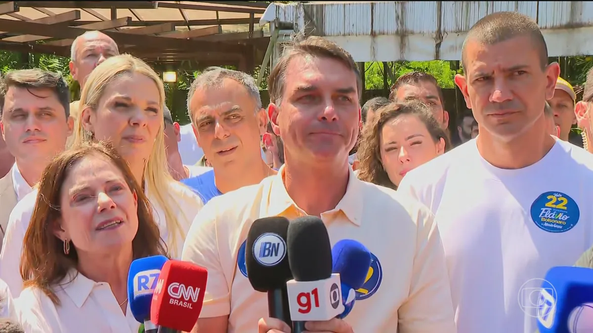 Flávio Bolsonaro, candidato do PL à Presidência, se reúne com lideranças políticas no Rio