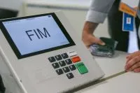 Análise: Pesquisas ligam alerta e Lula antecipa pacote eleitoral