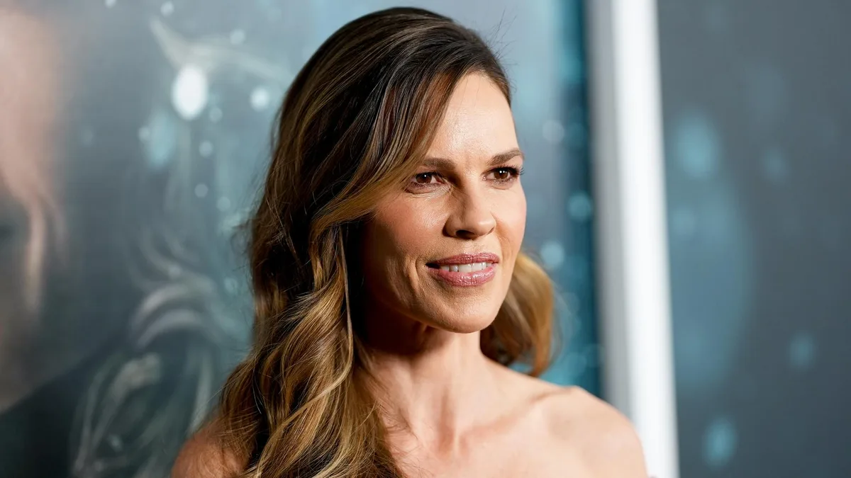 Hilary Swank enceinte à 52 ans, l’actrice attend son 3e enfant