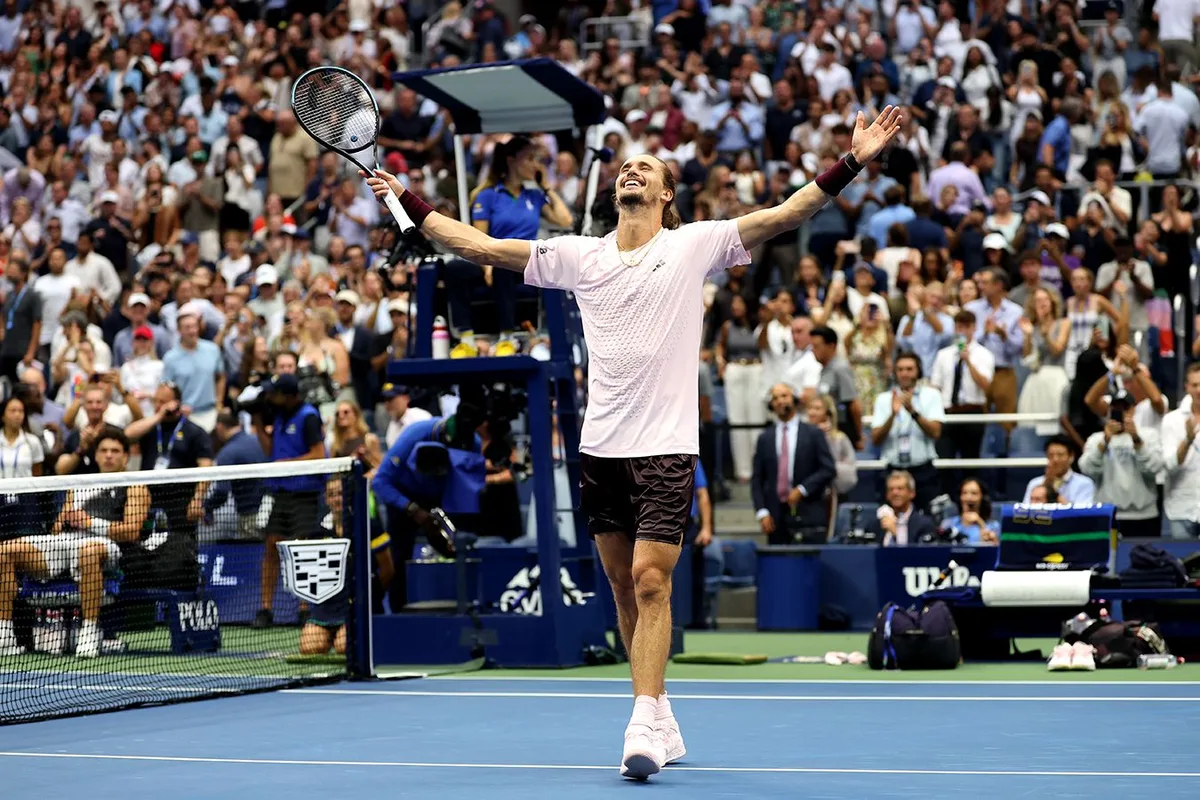Александр Зверев получил трофей чемпиона US Open — 2026