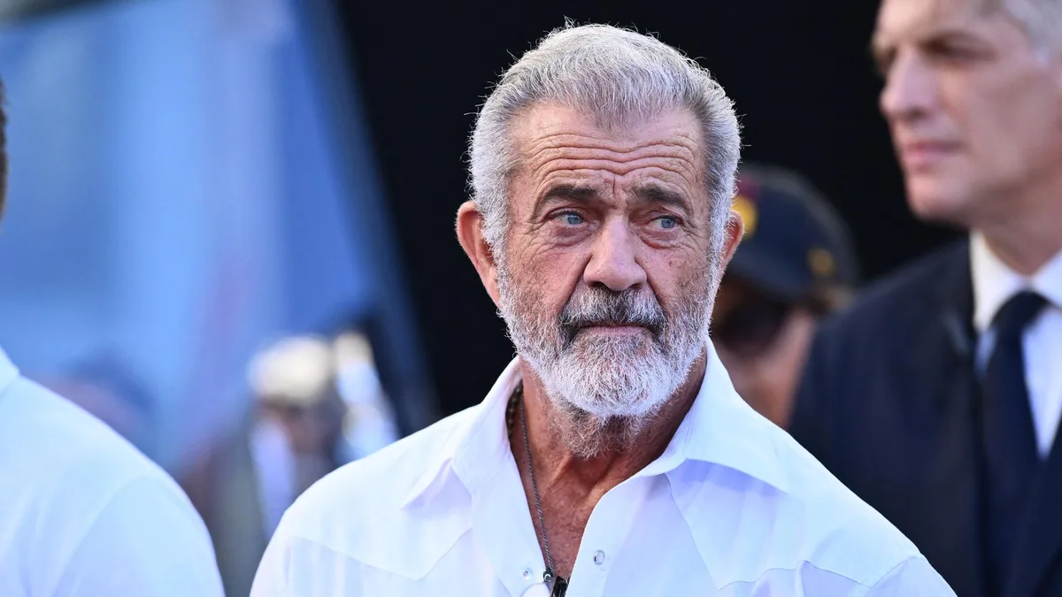 Mel Gibson s’excuse après avoir été accusé de s’être moqué d’une interprète en langue des signes