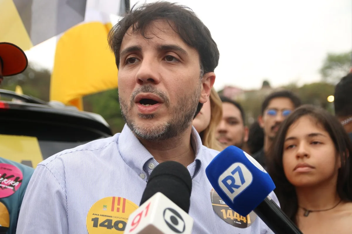 Jovem Pan suspende sabatina com Renan Santos após decisão do TSE
