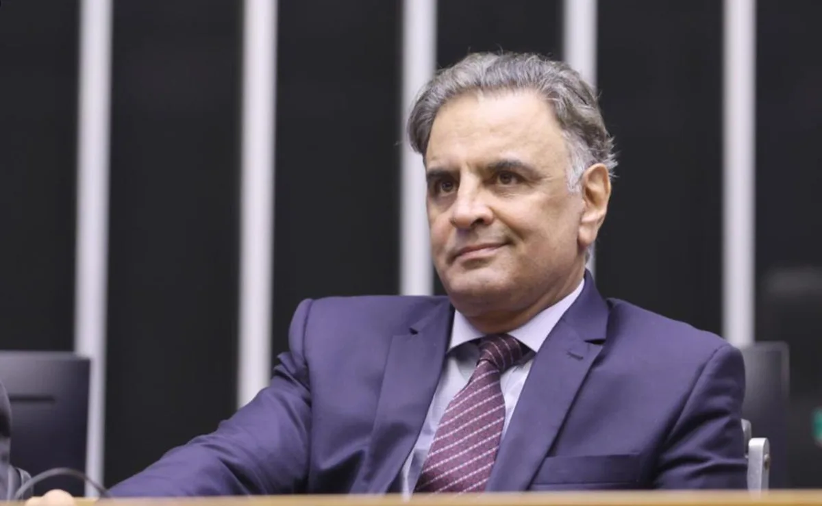 Aécio confirma candidatura ao Senado por Minas