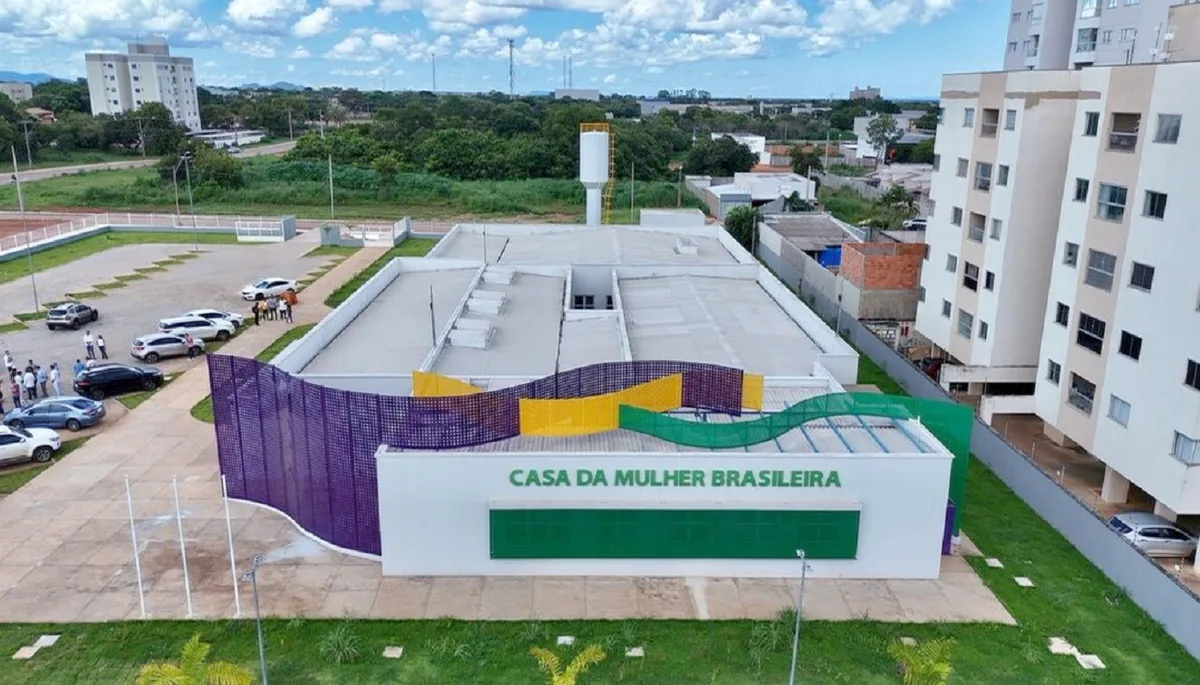 Jovem é resgatada após ser mantida em cárcere privado pelo companheiro que conheceu em jogo online, diz PM