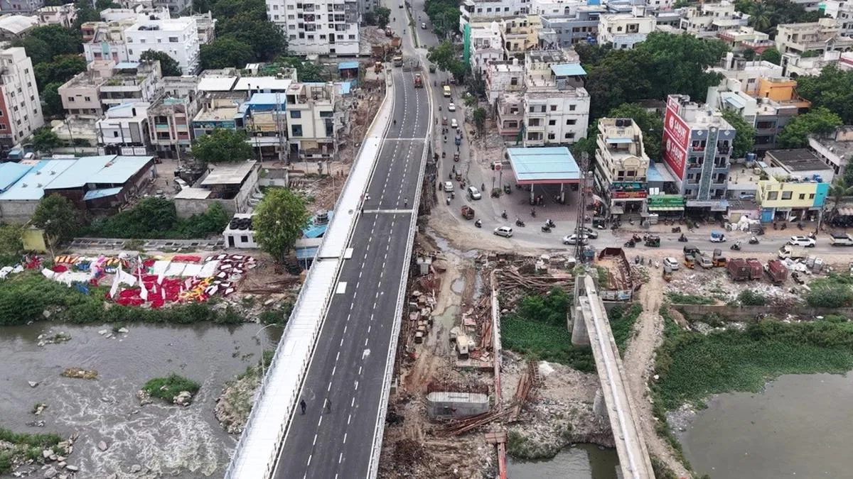 Telangana CM launches Amberpet-Moosarambagh high-level bridge