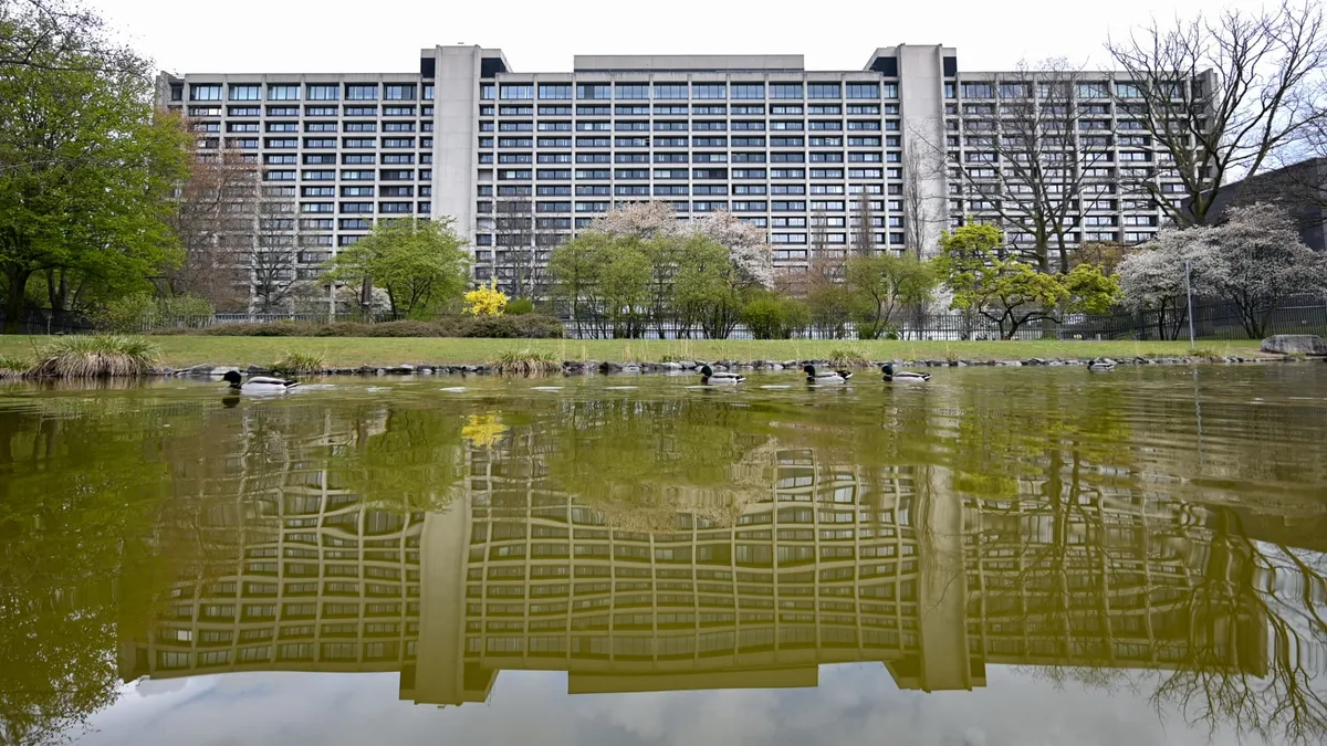 Une rénovation aurait coûté un million d'euros par employé: la Bundesbank va déménager de son siège historique et veut acheter un bâtiment "clé en main" à Francfort pour ses 2.500 salariés