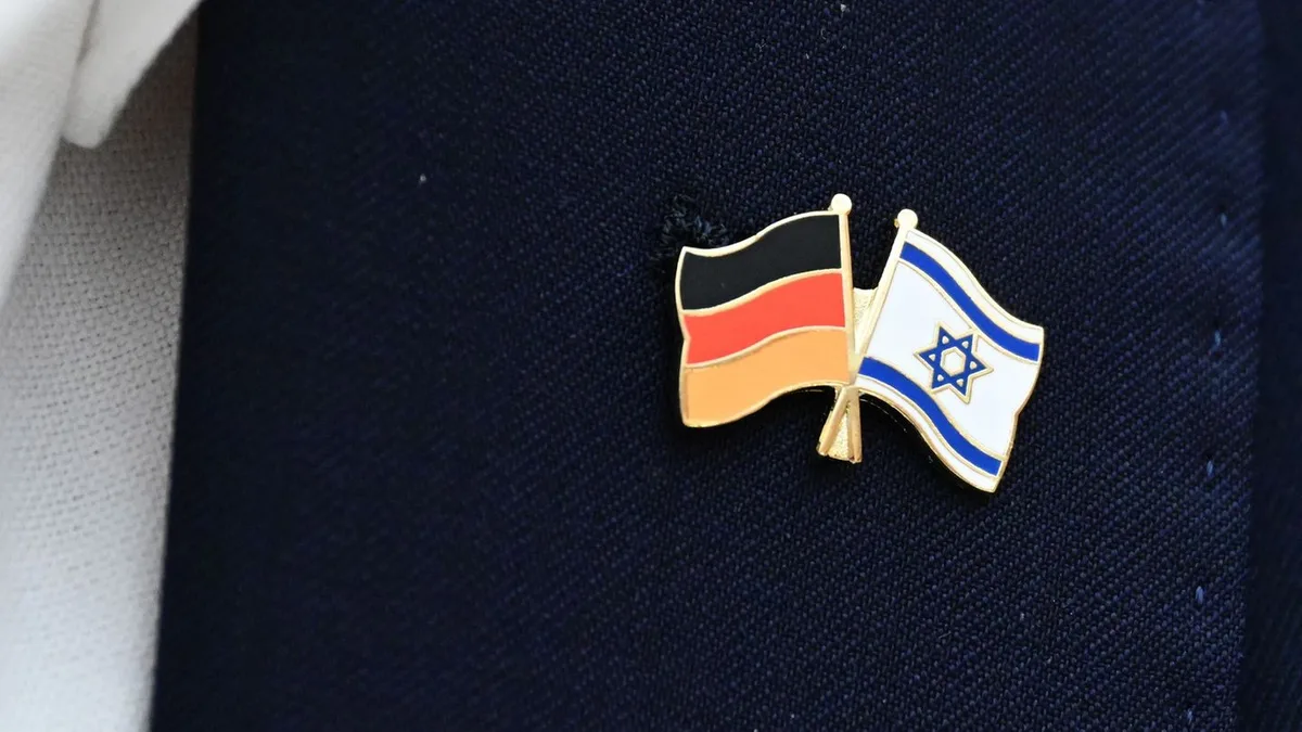 Kriminalität: Angriff wegen Israel-Anstecker? Verdächtiger in Klinik
